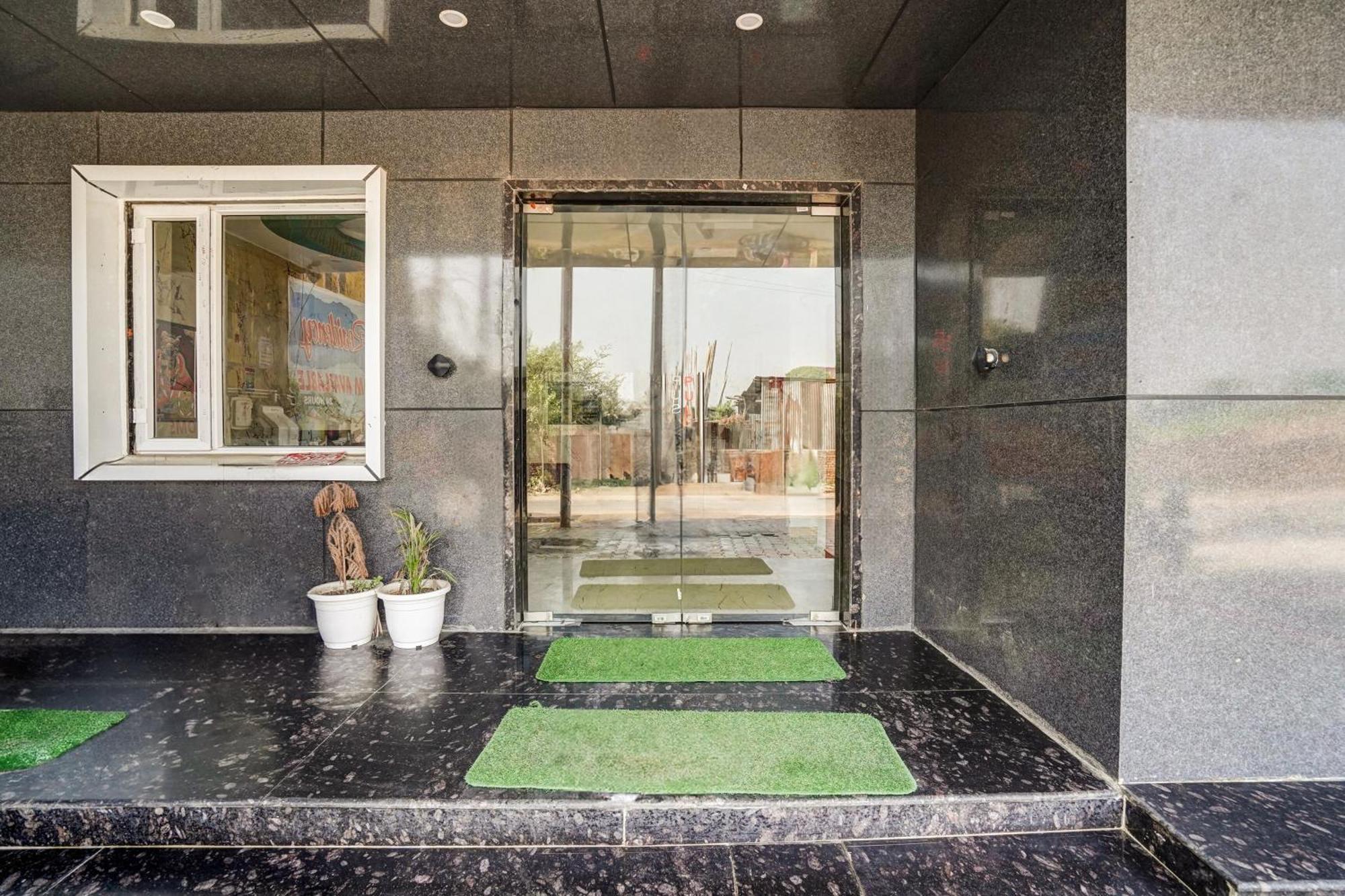 Super Hotel O Sunrakh Road Vrindavan Formerly Ganga Residency المظهر الخارجي الصورة